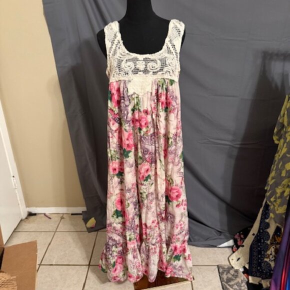 Dresses & Skirts - BEAUTIFUL Floral Sun Dress Size PTP 21 Inches